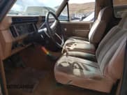 ✅ 1986 Ford Bronco Custom • VIN: 1FMEU15H7GLB19165 • Lot: 71802554. Wystawiony na Copart z przebiegiem 81 444 mil. Bezpłatny archiwum sprzedaży aukcyjnych z USA i szczegółowy raport historii pojazdu na DreamBid. Zdjęcie 7.