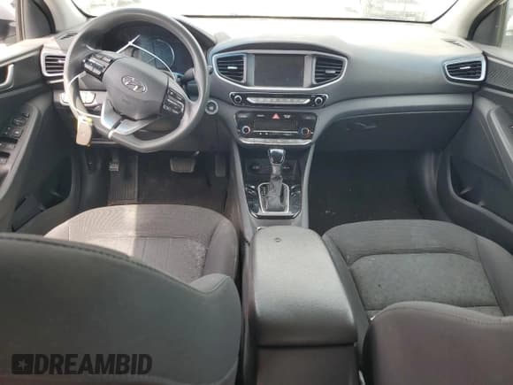 ✅ 2017 Hyundai Ioniq Blue • VIN: KMHC65LC6HU039285 • Lot: 54718645. Wystawiony na Copart z przebiegiem Nie podano. Bezpłatny archiwum sprzedaży aukcyjnych z USA i szczegółowy raport historii pojazdu na DreamBid. Zdjęcie 8.