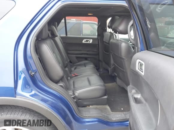 ✅ 2015 Ford Explorer XLT • VIN: 1FM5K8D88FGA40675 • Lot: 43527775. Wystawiony na IAAI z przebiegiem 144 981 mil. Bezpłatny archiwum sprzedaży aukcyjnych z USA i szczegółowy raport historii pojazdu na DreamBid. Zdjęcie 8.