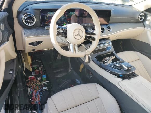 ✅ 2023 Mercedes-Benz E 450 • VIN: W1K1K5KB6PF201294 • Лот: 82091335. Опубликован ранее на Copart с пробегом 3 996 миль. Бесплатный доступ к архиву аукционных продаж из США и подробный отчёт об истории автомобиля на DreamBid. Изображение 8.