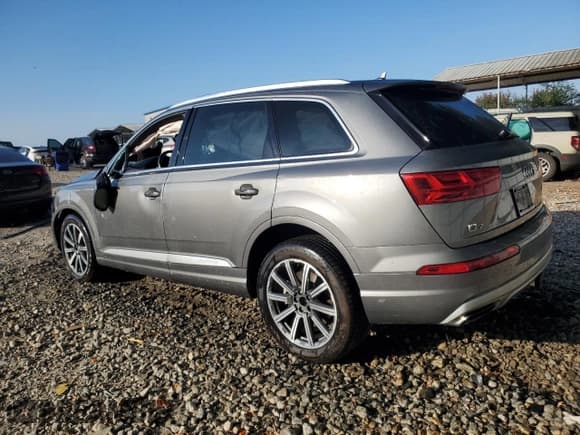 ✅ 2017 Audi Q7 Premium Plus • VIN: WA1LHAF71HD053398 • Lot: 83770275. Wystawiony na Copart z przebiegiem 62 446 mil. Bezpłatny archiwum sprzedaży aukcyjnych z USA i szczegółowy raport historii pojazdu na DreamBid. Zdjęcie 2.