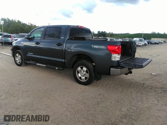✅ 2010 Toyota Tundra • VIN: 5TFDY5F18AX143035 • Lot: 43072157. Wystawiony na IAAI z przebiegiem 166 830 mil. Bezpłatny archiwum sprzedaży aukcyjnych z USA i szczegółowy raport historii pojazdu na DreamBid. Zdjęcie 3.