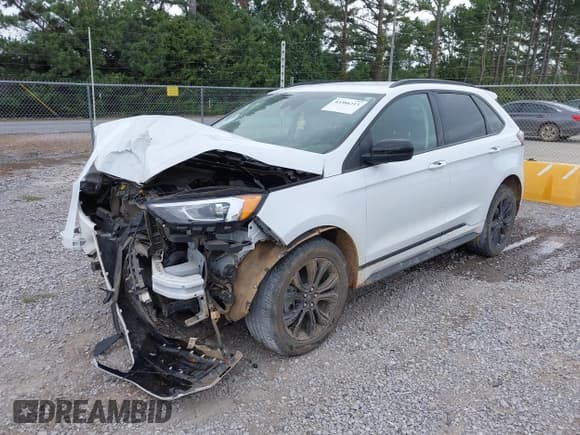 ✅ 2024 Ford Edge SE • VIN: 2FMPK4G9XRBA25502 • Lot: 43386213. Wystawiony na IAAI z przebiegiem 38 156 mil. Bezpłatny archiwum sprzedaży aukcyjnych z USA i szczegółowy raport historii pojazdu na DreamBid. Zdjęcie 17.