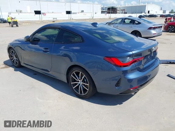 ✅ 2021 BMW 4 Series 430i • VIN: WBA53AP03MCF35322 • Lot: 43355872. Wystawiony na IAAI z przebiegiem 68 721 mil. Bezpłatny archiwum sprzedaży aukcyjnych z USA i szczegółowy raport historii pojazdu na DreamBid. Zdjęcie 3.