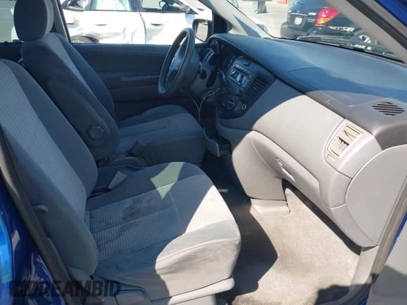 ✅ 2004 Mazda MPV LX • VIN: JM3LW28A440523863 • Lot: 42748437. Wystawiony na IAAI z przebiegiem 115 705 mil. Bezpłatny archiwum sprzedaży aukcyjnych z USA i szczegółowy raport historii pojazdu na DreamBid. Zdjęcie 5.