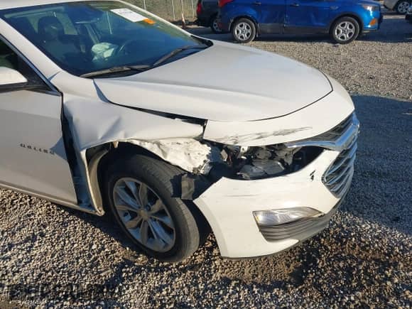 ✅ 2019 Chevrolet Malibu LT • VIN: 1G1ZD5STXKF199955 • Lot: 43335146. Wystawiony na IAAI z przebiegiem 126 678 mil. Bezpłatny archiwum sprzedaży aukcyjnych z USA i szczegółowy raport historii pojazdu na DreamBid. Zdjęcie 6.