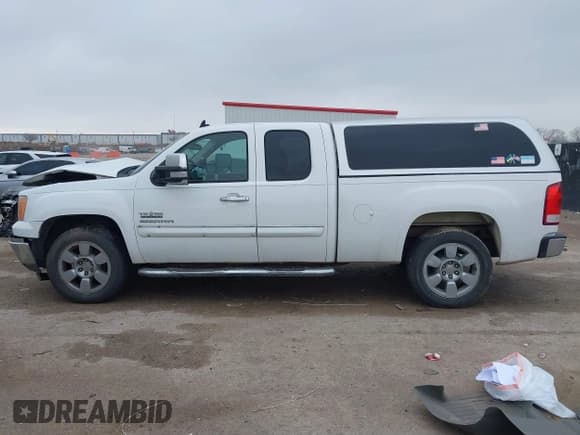 ✅ 2011 GMC Sierra 1500 SLE • VIN: 1GTR1VE04BZ407506 • Lot: 41703417. Wystawiony na IAAI z przebiegiem 231 572 mil. Bezpłatny archiwum sprzedaży aukcyjnych z USA i szczegółowy raport historii pojazdu na DreamBid. Zdjęcie 14.