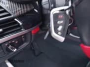 ✅ 2018 BMW X5 M • VIN: 5YMKT6C55J0Y83354 • Lot: 41561584. Wystawiony na IAAI z przebiegiem 75 842 mil. Bezpłatny archiwum sprzedaży aukcyjnych z USA i szczegółowy raport historii pojazdu na DreamBid. Zdjęcie 11.