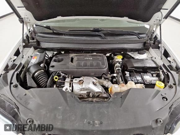 ✅ 2019 Jeep Cherokee Overland • VIN: 1C4PJMJN8KD255889 • Lot: 92038095. Listed on Copart with 128,092 mi. Free auction sales archive from the USA and detailed vehicle history report at DreamBid. Image 12.