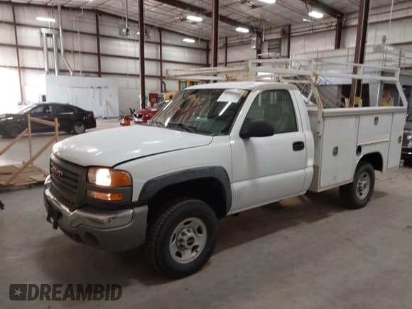 ✅ 2004 GMC Sierra 2500 SL • VIN: 1GDHC24U94E215240 • Lot: 41332466. Wystawiony na IAAI z przebiegiem 104 000 mil. Bezpłatny archiwum sprzedaży aukcyjnych z USA i szczegółowy raport historii pojazdu na DreamBid. Zdjęcie 2.