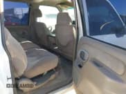 ✅ 1999 Chevrolet Suburban • VIN: 3GNFK16R1XG134206 • Lot: 43699019. Wystawiony na IAAI z przebiegiem 160 987 mil. Bezpłatny archiwum sprzedaży aukcyjnych z USA i szczegółowy raport historii pojazdu na DreamBid. Zdjęcie 8.