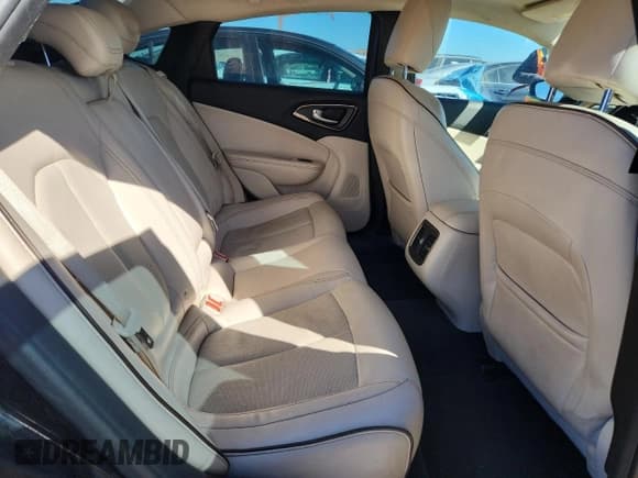 ✅ 2015 Chrysler 200 C • VIN: 1C3CCCCG3FN549089 • Лот: 81071295. Опубликован ранее на Copart с пробегом 86 251 миль. Бесплатный доступ к архиву аукционных продаж из США и подробный отчёт об истории автомобиля на DreamBid. Изображение 10.