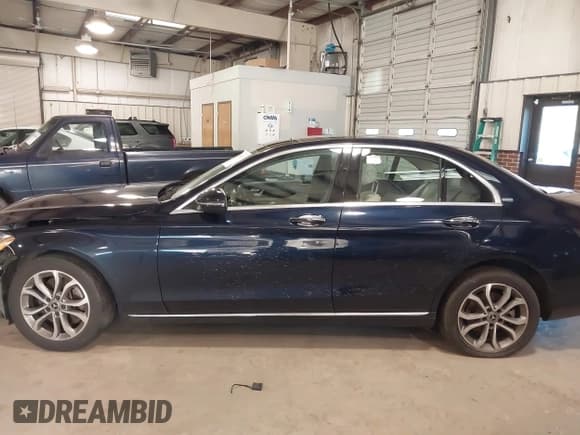 ✅ 2018 Mercedes-Benz C 300 • VIN: WDDWF4KB5JR418913 • Lot: 41405627. Wystawiony na IAAI z przebiegiem 117 779 mil. Bezpłatny archiwum sprzedaży aukcyjnych z USA i szczegółowy raport historii pojazdu na DreamBid. Zdjęcie 14.