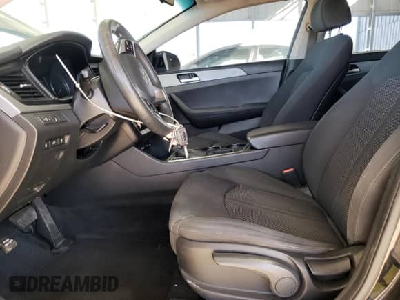 2018 Hyundai Sonata SE z VIN 5NPE24AF5JH677379, wystawiony jako Copart lot #87239115 z przebiegiem 144 158 mil mil oraz Szkoda całkowita • Salvage title. Historia ofert i sprzedaży dostępna na DreamBid. Obrazek 7.