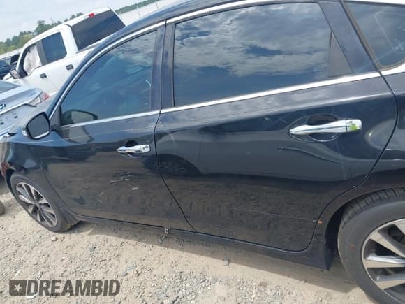 ✅ 2016 Nissan Altima SL • VIN: 1N4AL3AP7GC110129 • Lot: 42886574. Listed on IAAI with 136,351 mi. Free auction sales archive from the USA and detailed vehicle history report at DreamBid. Image 15.