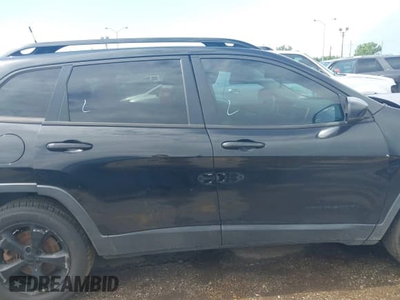 ✅ 2016 Jeep Cherokee Limited • VIN: 1C4PJMDS1GW308543 • Lot: 42494925. Wystawiony na IAAI z przebiegiem 122 841 mil. Bezpłatny archiwum sprzedaży aukcyjnych z USA i szczegółowy raport historii pojazdu na DreamBid. Zdjęcie 13.