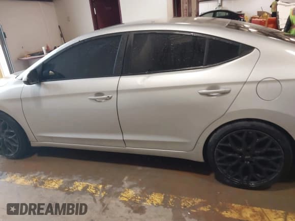 ✅ 2019 Hyundai Elantra SE • VIN: 5NPD74LF7KH448066 • Lot: 41715647. Listed on IAAI with 73,317 mi. Free auction sales archive from the USA and detailed vehicle history report at DreamBid. Image 14.