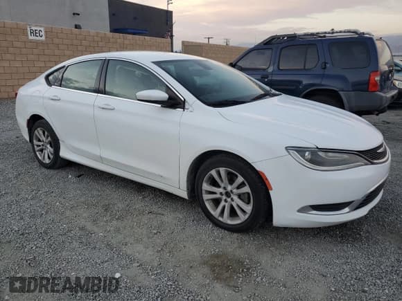 ✅ 2015 Chrysler 200 Limited • VIN: 1C3CCCABXFN607609 • Lot: 92898305. Wystawiony na Copart z przebiegiem 104 068 mil. Bezpłatny archiwum sprzedaży aukcyjnych z USA i szczegółowy raport historii pojazdu na DreamBid. Zdjęcie 4.