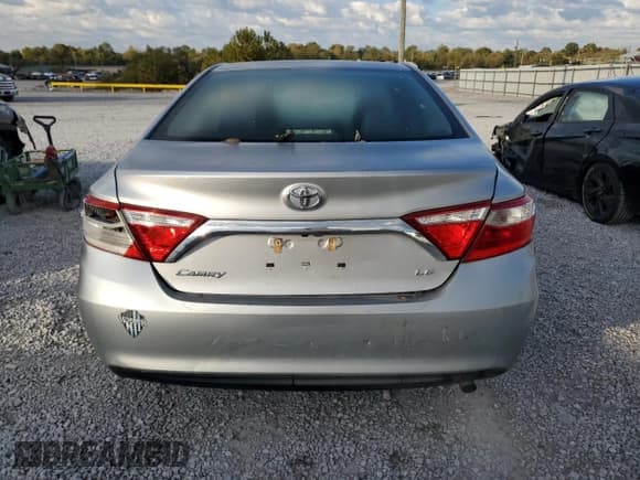 ✅ 2017 Toyota Camry LE • VIN: 4T1BF1FK1HU786414 • Лот: 89659075. Опубликован ранее на Copart с пробегом 126 584 миль. Бесплатный доступ к архиву аукционных продаж из США и подробный отчёт об истории автомобиля на DreamBid. Изображение 6.