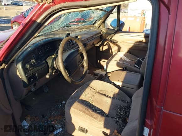 ✅ 1996 Ford Bronco XL • VIN: 1FMEU15N8TLA78223 • Lot: 41282315. Listed on IAAI with 212,299 mi. Free auction sales archive from the USA and detailed vehicle history report at DreamBid. Image 5.