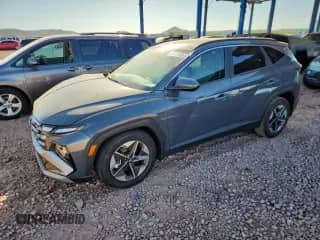 2025 Hyundai Tucson SEL z VIN 5NMJB3DE0SH544300, wystawiony jako Copart lot #85378705 z przebiegiem 3 793 mil mil oraz Szkoda całkowita • Salvage title. Historia ofert i sprzedaży dostępna na DreamBid. Obrazek 1.