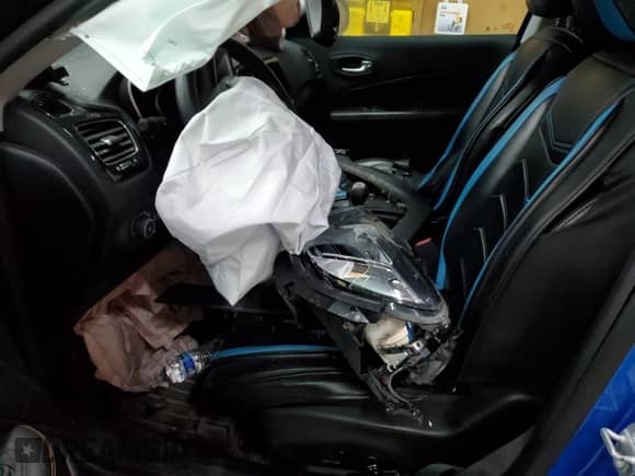 2018 Jeep Compass Limited с VIN 3C4NJDCB4JT484640, выставлен на аукционе Copart как лот 81132475 с пробегом 86 185 миль миль и Списание • Salvage title. История ставок и продаж доступна на DreamBid. Изображение 7.