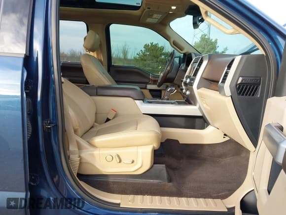 ✅ 2018 Ford F-150 XLT • VIN: 1FTFW1EG2JKE12690 • Лот: 43621064. Опубликован ранее на IAAI с пробегом 125 917 миль. Бесплатный доступ к архиву аукционных продаж из США и подробный отчёт об истории автомобиля на DreamBid. Изображение 5.