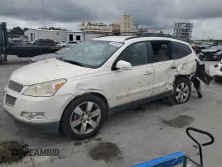 2011 Chevrolet Traverse LTZ z VIN 1GNKRLED0BJ156054, wystawiony jako Copart lot #68730485 z przebiegiem 198 690 mil mil oraz Szkoda całkowita • Salvage title. Historia ofert i sprzedaży dostępna na DreamBid. Obrazek 1.