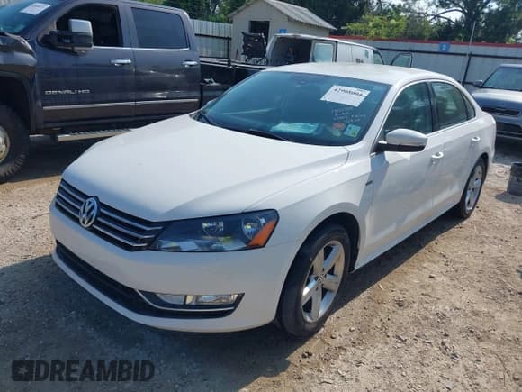 ✅ 2015 Volkswagen Passat S • VIN: 1VWAS7A35FC107808 • Лот: 42908604. Опубликован ранее на IAAI с пробегом 98 919 миль. Бесплатный доступ к архиву аукционных продаж из США и подробный отчёт об истории автомобиля на DreamBid. Изображение 2.
