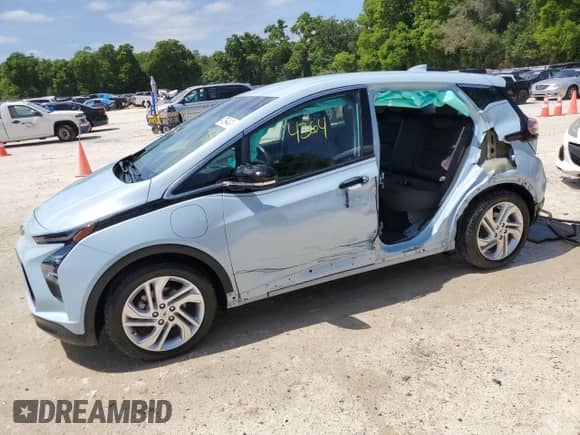 2023 Chevrolet Bolt EV 1LT z VIN 1G1FW6S0XP4104967, wystawiony jako Copart lot #47894424 z przebiegiem 4 364 mil mil oraz . Historia ofert i sprzedaży dostępna na DreamBid. Obrazek 1.