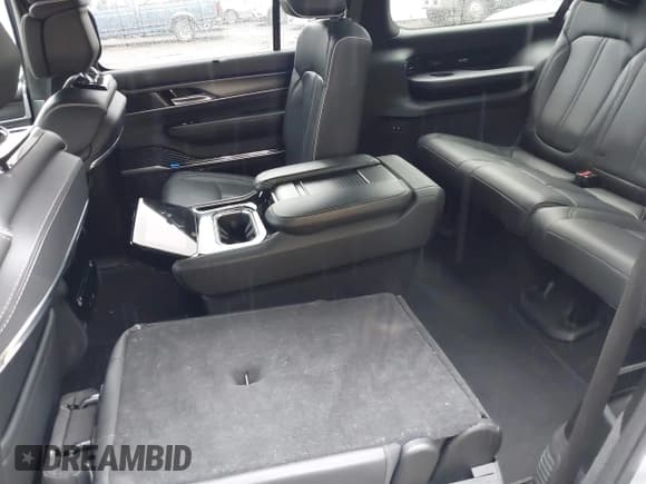 ✅ 2024 Jeep Grand Wagoneer Series II • VIN: 1C4SJSFP1RS107470 • Лот: 42436912. Опубликован ранее на IAAI с пробегом 45 065 миль. Бесплатный доступ к архиву аукционных продаж из США и подробный отчёт об истории автомобиля на DreamBid. Изображение 8.