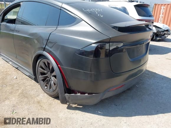 ✅ 2017 Tesla Model X 90D • VIN: 5YJXCAE20HF039268 • Lot: 43229767. Wystawiony na IAAI z przebiegiem 113 186 mil. Bezpłatny archiwum sprzedaży aukcyjnych z USA i szczegółowy raport historii pojazdu na DreamBid. Zdjęcie 6.