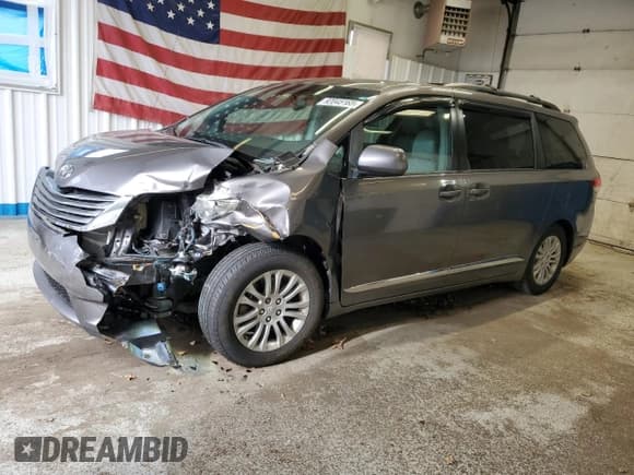 ✅ 2011 Toyota Sienna XLE • VIN: 5TDYK3DC7BS080903 • Lot: 92045165. Listed on Copart with 168,196 mi. Free auction sales archive from the USA and detailed vehicle history report at DreamBid. Image 1.