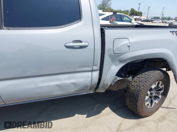 ✅ 2020 Toyota Tacoma SR5 • VIN: 3TMAZ5CN4LM139449 • Lot: 42428619. Listed on IAAI with 68,417 mi. Free auction sales archive from the USA and detailed vehicle history report at DreamBid. Image 6.