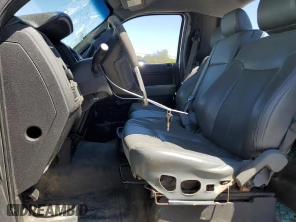 ✅ 2013 Ford F-150 XL • VIN: 1FTMF1CM9DKG17301 • Lot: 52807415. Wystawiony na Copart z przebiegiem 212 142 mil. Bezpłatny archiwum sprzedaży aukcyjnych z USA i szczegółowy raport historii pojazdu na DreamBid. Zdjęcie 7.