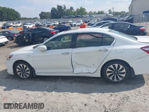 ✅ 2017 Honda Accord Touring • VIN: JHMCR6F77HC025111 • Lot: 43251293. Wystawiony na IAAI z przebiegiem 61 345 mil. Bezpłatny archiwum sprzedaży aukcyjnych z USA i szczegółowy raport historii pojazdu na DreamBid. Zdjęcie 6.