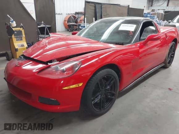 ✅ 2012 Chevrolet Corvette 1LT • VIN: 1G1YE2DW1C5101501 • Lot: 41945109. Listed on IAAI with Not provided. Free auction sales archive from the USA and detailed vehicle history report at DreamBid. Image 17.