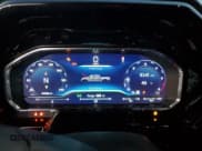 ✅ 2023 Chevrolet Silverado 1500 LT Trail Boss • VIN: 3GCUDFE88PG190420 • Lot: 87728935. Wystawiony na Copart z przebiegiem 54 396 mil. Bezpłatny archiwum sprzedaży aukcyjnych z USA i szczegółowy raport historii pojazdu na DreamBid. Zdjęcie 9.