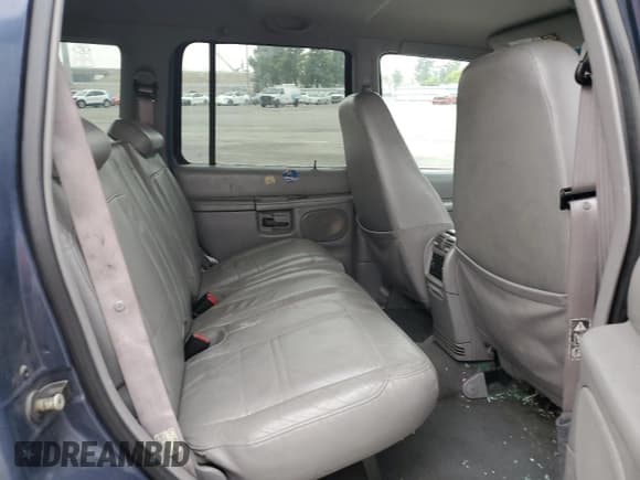 ✅ 2000 Ford Explorer XLT • VIN: 1FMZU63P6YZB71118 • Lot: 53073075. Wystawiony na Copart z przebiegiem 86 387 mil. Bezpłatny archiwum sprzedaży aukcyjnych z USA i szczegółowy raport historii pojazdu na DreamBid. Zdjęcie 11.