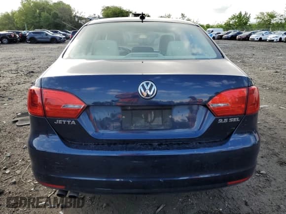✅ 2012 Volkswagen Jetta SEL • VIN: 3VWLP7AJ5CM385708 • Lot: 55207075. Listed on Copart with 179,981 mi. Free auction sales archive from the USA and detailed vehicle history report at DreamBid. Image 6.