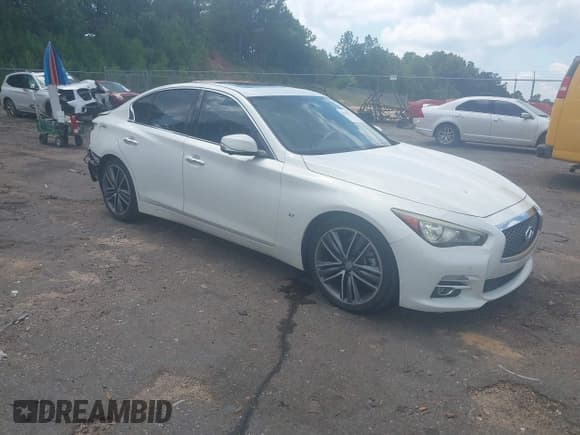 ✅ 2015 Infiniti Q50 Premium • VIN: JN1BV7AP8FM330939 • Lot: 43102515. Listed on IAAI with 139,222 mi. Free auction sales archive from the USA and detailed vehicle history report at DreamBid. Image 1.