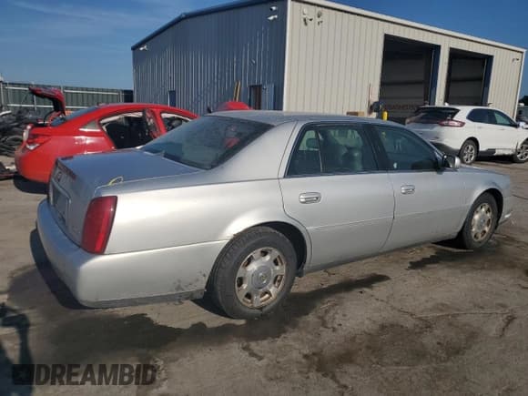 ✅ 2001 Cadillac DeVille • VIN: 1G6KD54Y11U205382 • Lot: 68302975. Wystawiony na Copart z przebiegiem 234 687 mil. Bezpłatny archiwum sprzedaży aukcyjnych z USA i szczegółowy raport historii pojazdu na DreamBid. Zdjęcie 3.