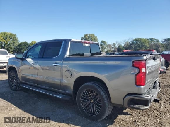 ✅ 2020 Chevrolet Silverado 1500 High Country • VIN: 3GCUYHEL3LG225718 • Lot: 70046254. Wystawiony na Copart z przebiegiem 51 594 mil. Bezpłatny archiwum sprzedaży aukcyjnych z USA i szczegółowy raport historii pojazdu na DreamBid. Zdjęcie 2.