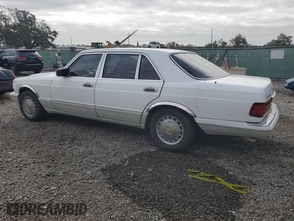 ✅ 1990 Mercedes-Benz 560 • VIN: WDBCA39E8LA536590 • Lot: 76843244. Wystawiony na Copart z przebiegiem 231 703 mil. Bezpłatny archiwum sprzedaży aukcyjnych z USA i szczegółowy raport historii pojazdu na DreamBid. Zdjęcie 2.
