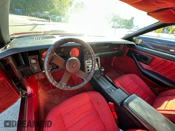 1988 Chevrolet Camaro с VIN 1G1FP21F1JL138014, выставлен на аукционе Copart как лот 91621695 с пробегом 22 033 миль миль и Чистый • Clean title. История ставок и продаж доступна на DreamBid. Изображение 9.