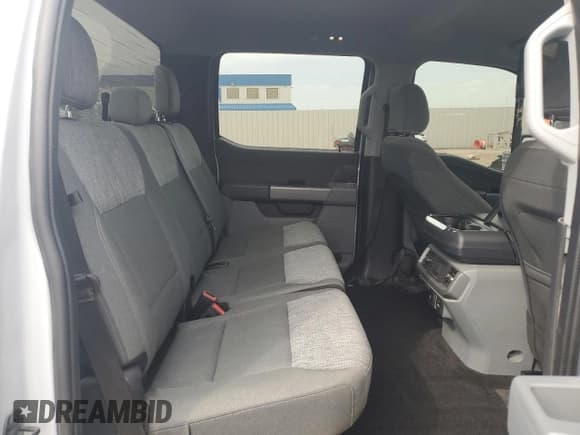✅ 2022 Ford F-150 XLT • VIN: 1FTFW1E50NKE55767 • Lot: 81140775. Wystawiony na Copart z przebiegiem 48 894 mil. Bezpłatny archiwum sprzedaży aukcyjnych z USA i szczegółowy raport historii pojazdu na DreamBid. Zdjęcie 10.
