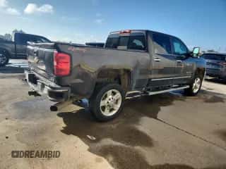 2016 Chevrolet Silverado 2500HD LTZ z VIN 1GC1KWE89GF237125, wystawiony jako Copart lot #85521385 z przebiegiem Nie podano mil oraz Szkoda całkowita • Salvage title. Historia ofert i sprzedaży dostępna na DreamBid. Obrazek 3.