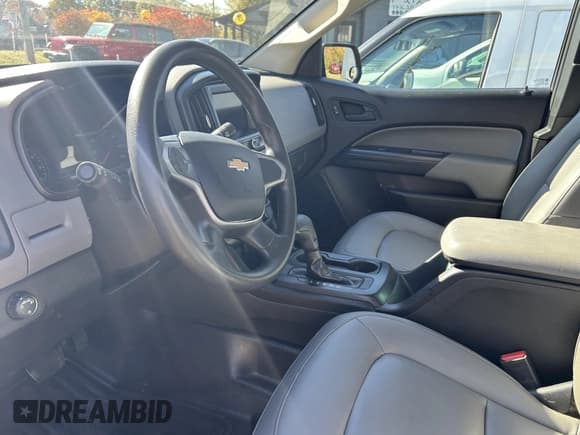 ✅ 2019 Chevrolet Colorado 2WD Work Truck • VIN: 1GCHSBEA0K1161536 • Lot: 43651787. Wystawiony na IAAI z przebiegiem 159 989 mil. Bezpłatny archiwum sprzedaży aukcyjnych z USA i szczegółowy raport historii pojazdu na DreamBid. Zdjęcie 5.