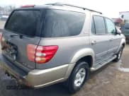 ✅ 2001 Toyota Sequoia SR5 • VIN: 5TDBT44A81S019551 • Lot: 41714436. Listed on IAAI with 259,507 mi. Free auction sales archive from the USA and detailed vehicle history report at DreamBid. Image 4.