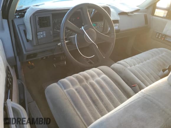 ✅ 1992 GMC Sierra 2500 • VIN: 2GTGK29K5N1524944 • Lot: 75179194. Wystawiony na Copart z przebiegiem 174 844 mil. Bezpłatny archiwum sprzedaży aukcyjnych z USA i szczegółowy raport historii pojazdu na DreamBid. Zdjęcie 8.